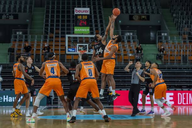 着敏锐观察 着敏锐观察